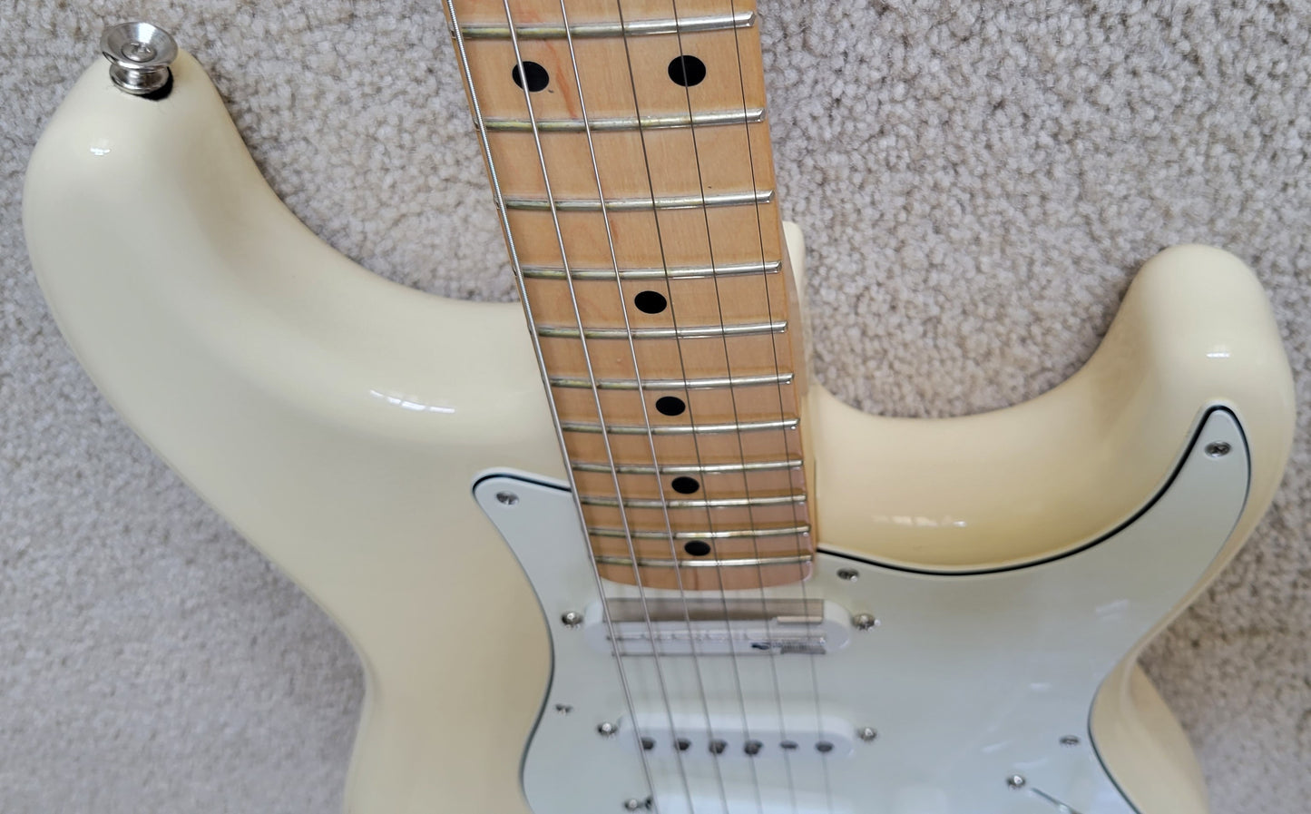 Fender EOB Sustainer Stratocaster Electric Guitar, Olympic White, New Gig Bag
