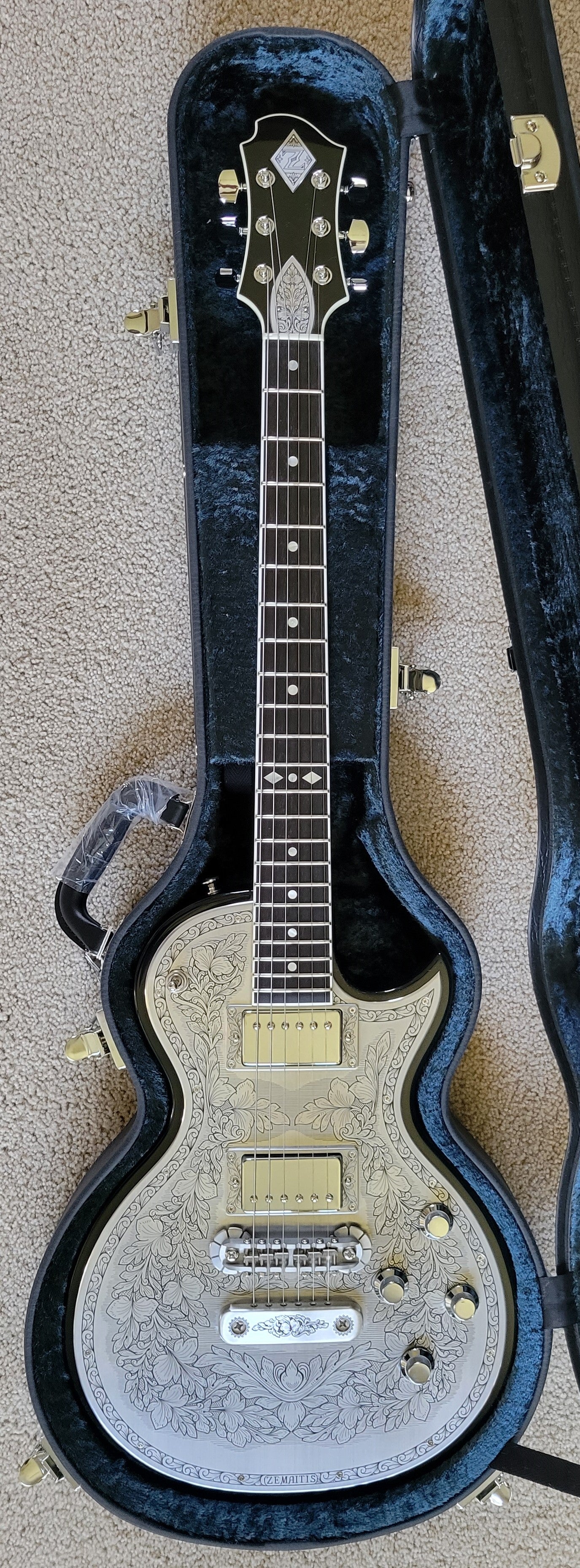 New Zemaitis MFG22 BLK Metal Front Electric Guitar, Black Vintage Lacquer Gloss, Hard Shell Case