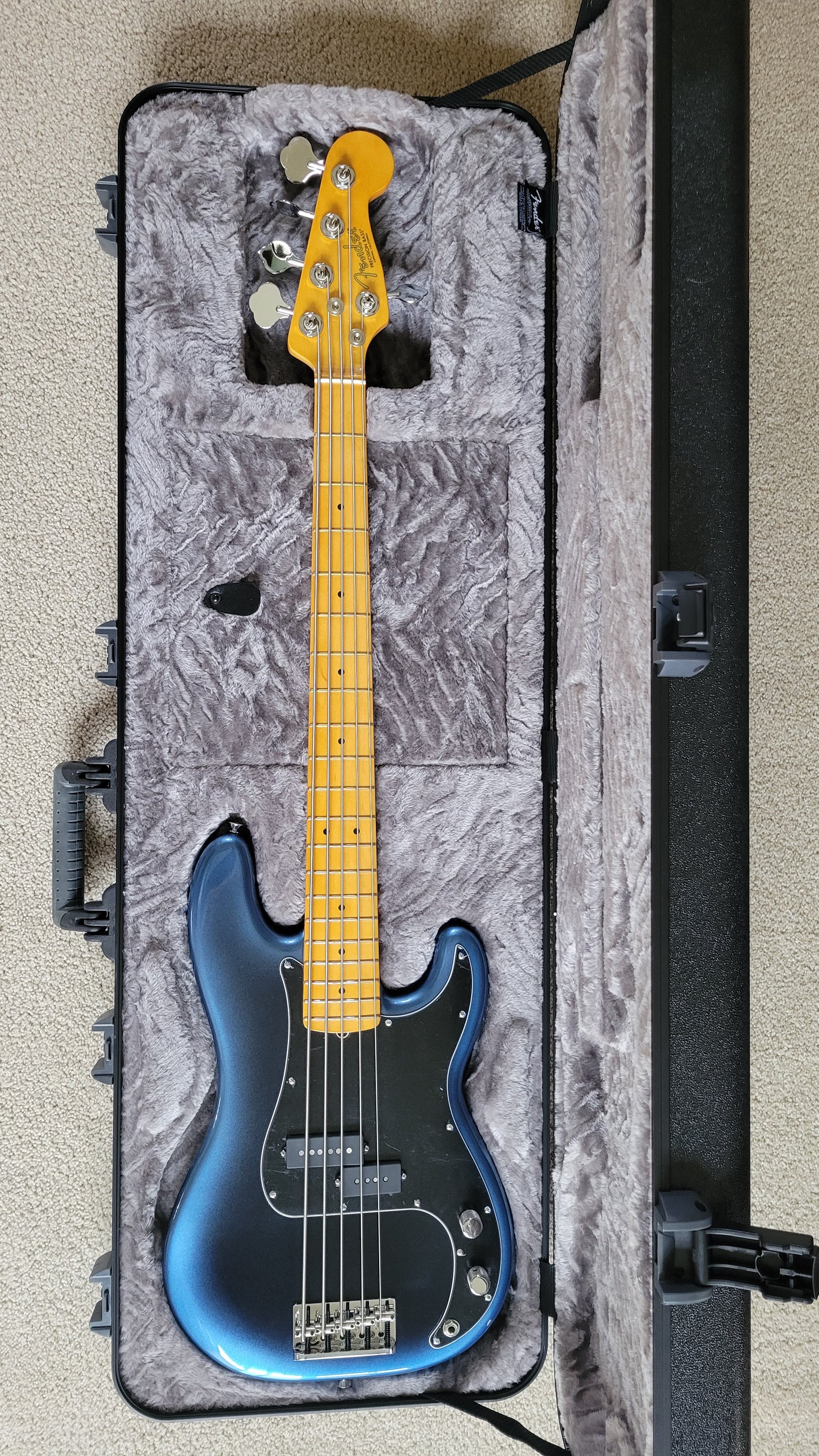 Fender American Professional II Precision Bass V, Dark Night, Deluxe Molded Case
