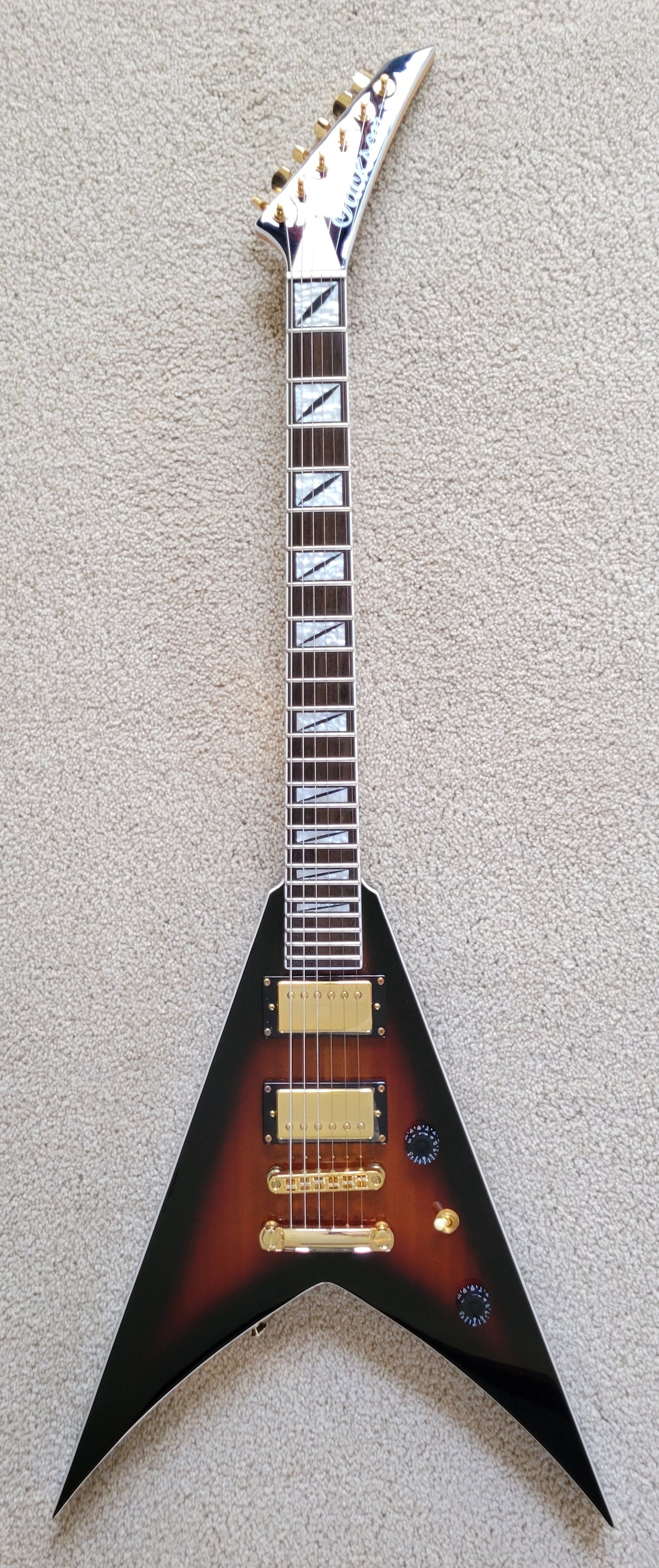 Jackson Pro Series King V KVT Electric Guitar, 3 Tone Sunburst, New Gig Bag