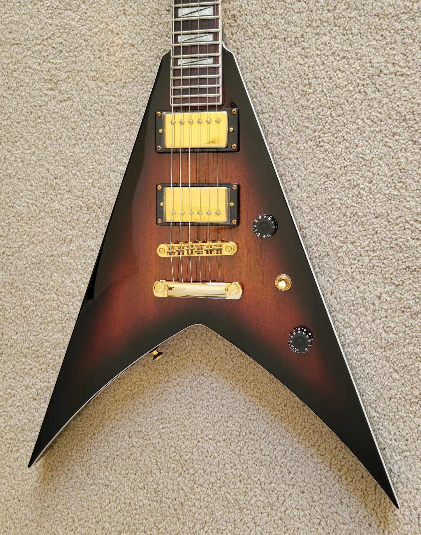 Jackson Pro Series King V KVT Electric Guitar, 3 Tone Sunburst, New Gig Bag