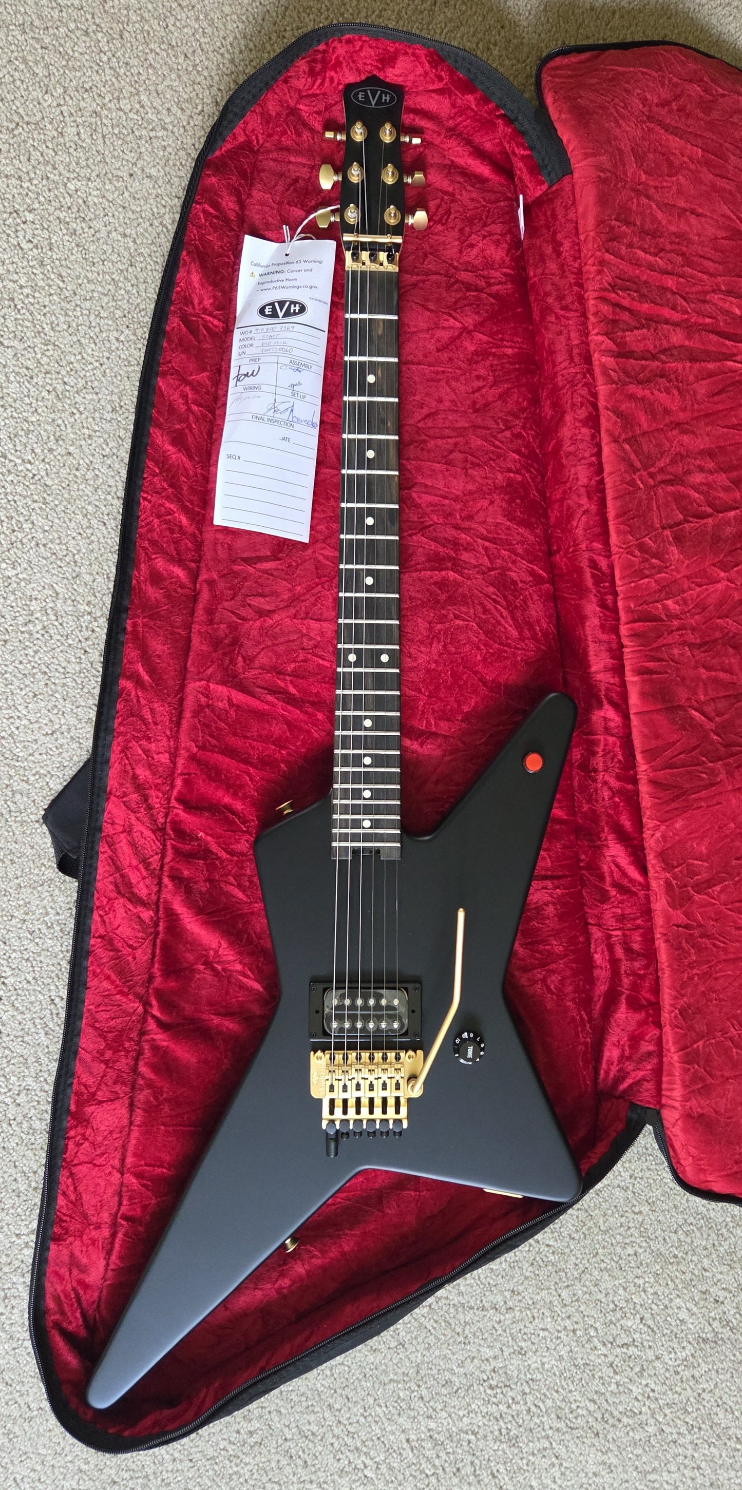 EVH Limited Edition Star Electric Guitar, Stealth Black with Satin Gold, EVH Gig Bag