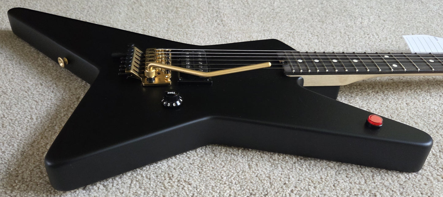 EVH Limited Edition Star Electric Guitar, Stealth Black with Satin Gold, EVH Gig Bag