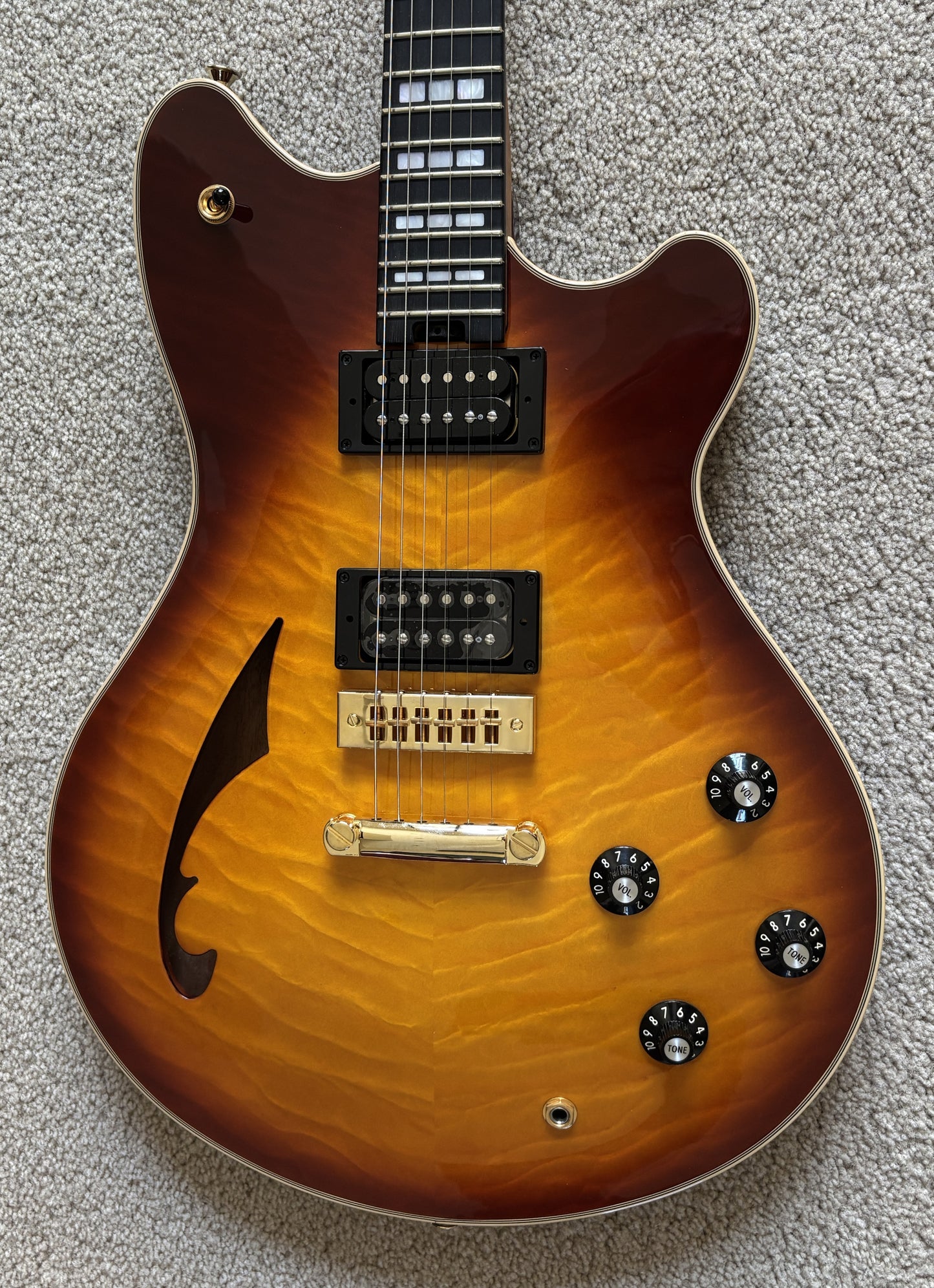 EVH SA-126 Special QM Electric Guitar, Tobacco Burst, EVH Hardshell Case