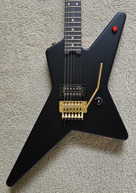 EVH Limited Edition Star Electric Guitar, Stealth Black with Satin Gold, EVH Gig Bag
