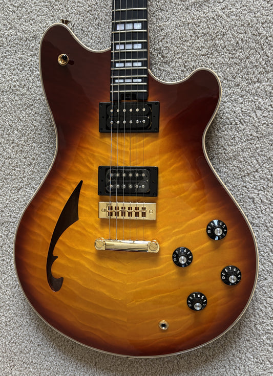 EVH SA-126 Special QM Electric Guitar, Tobacco Burst, EVH Hardshell Case