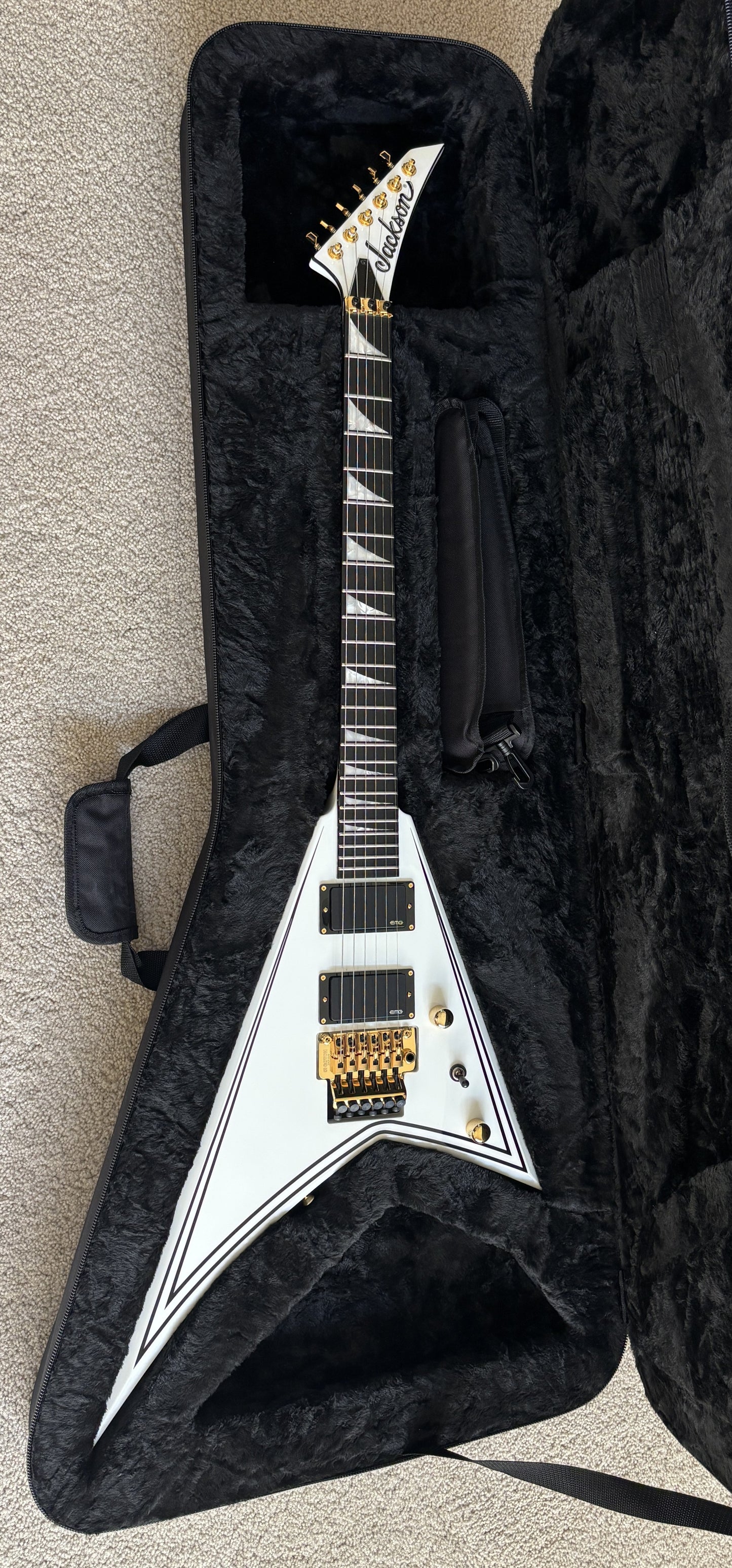 Jackson MJ Series Rhoads RR24MG Electric Guitar, White w/Black Pinstripes, Form Core Case