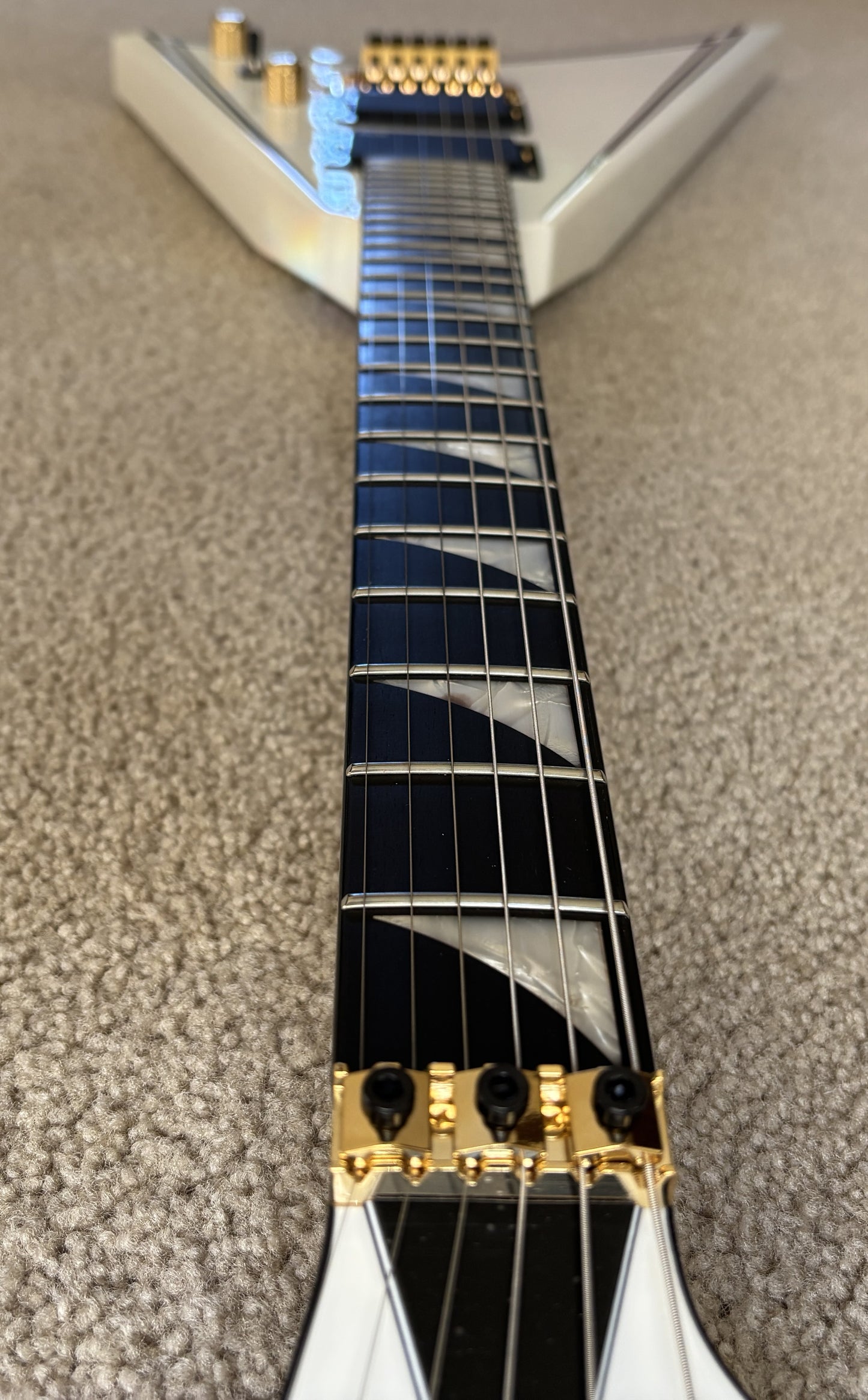 Jackson MJ Series Rhoads RR24MG Electric Guitar, White w/Black Pinstripes, Form Core Case