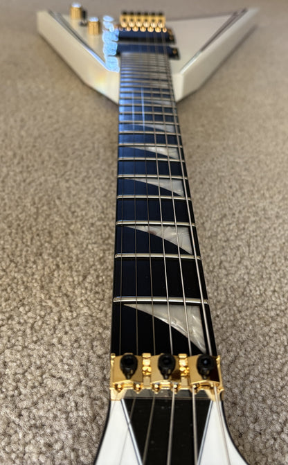 Jackson MJ Series Rhoads RR24MG Electric Guitar, White w/Black Pinstripes, Form Core Case