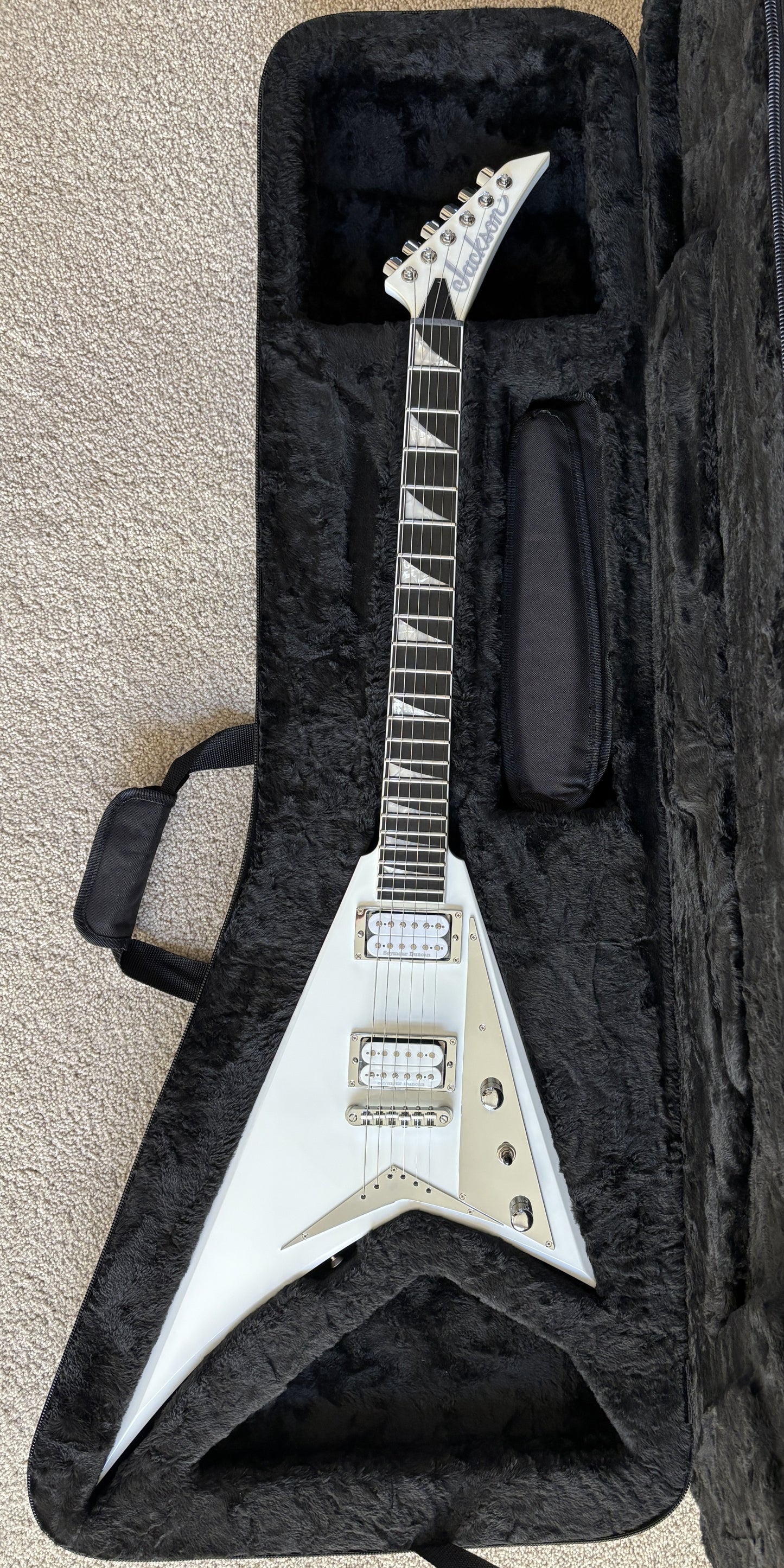 Jackson MJ Series Rhoads RRT Electric Guitar, White, Jackson Foam Core Case
