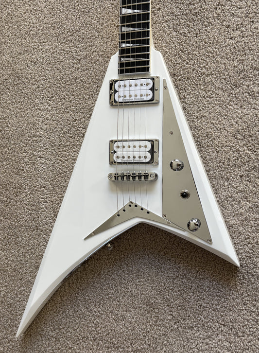 Jackson MJ Series Rhoads RRT Electric Guitar, White, Jackson Foam Core Case