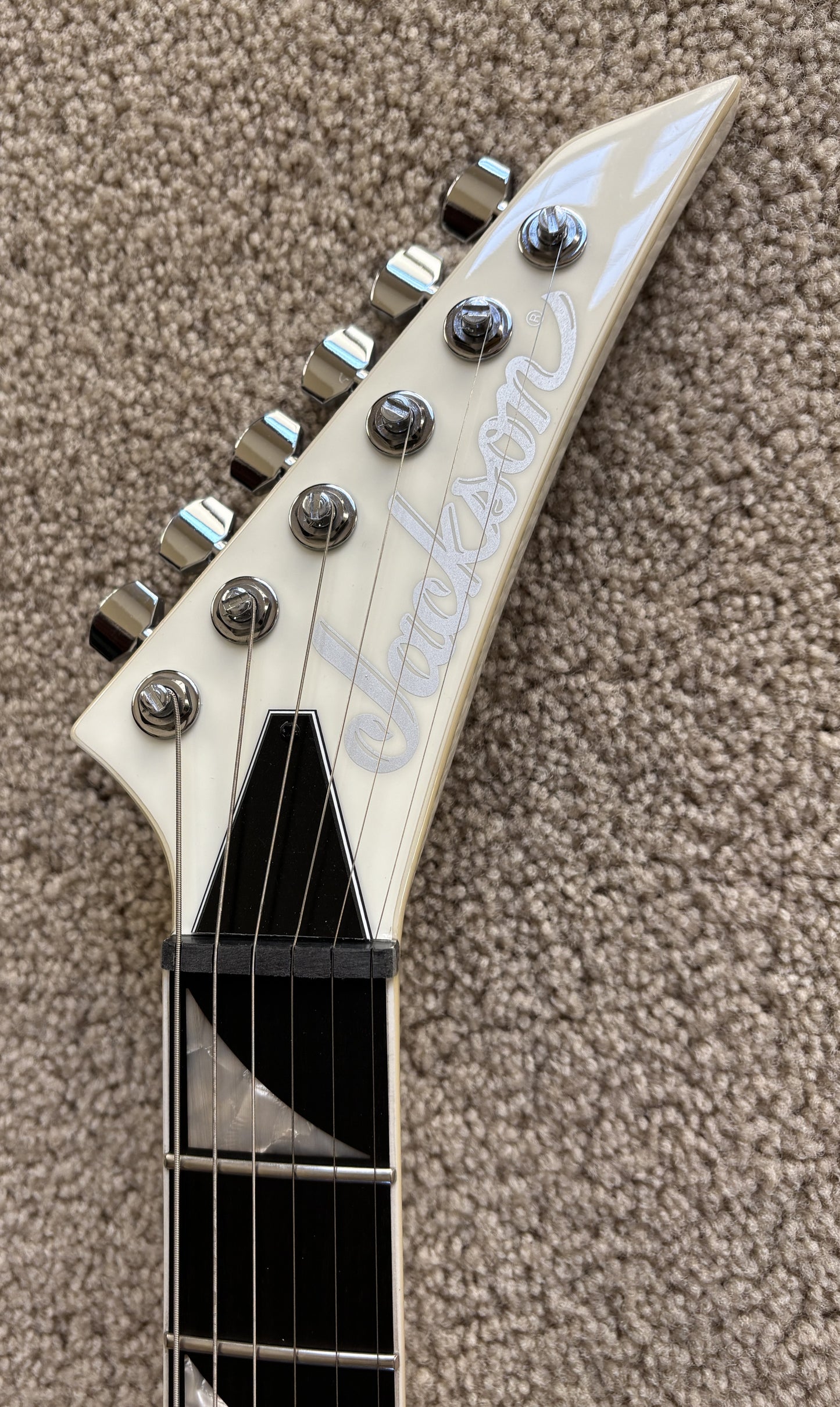 Jackson MJ Series Rhoads RRT Electric Guitar, White, Jackson Foam Core Case
