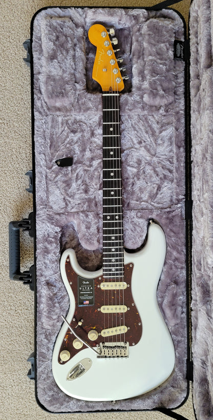 Fender American Ultra Stratocaster Electric Guitar, Left Handed, Arctic Pearl, Deluxe Molded Hard Shell Case