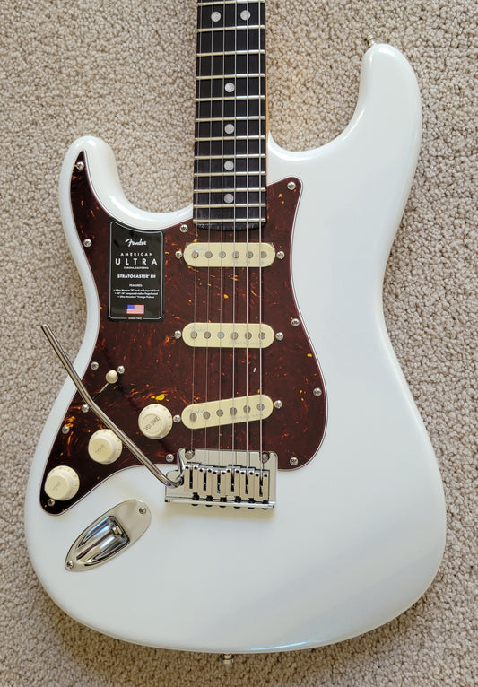 Fender American Ultra Stratocaster Electric Guitar, Left Handed, Arctic Pearl, Deluxe Molded Hard Shell Case