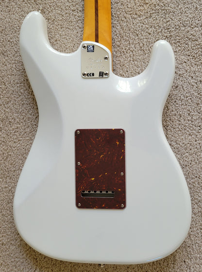 Fender American Ultra Stratocaster Electric Guitar, Left Handed, Arctic Pearl, Deluxe Molded Hard Shell Case