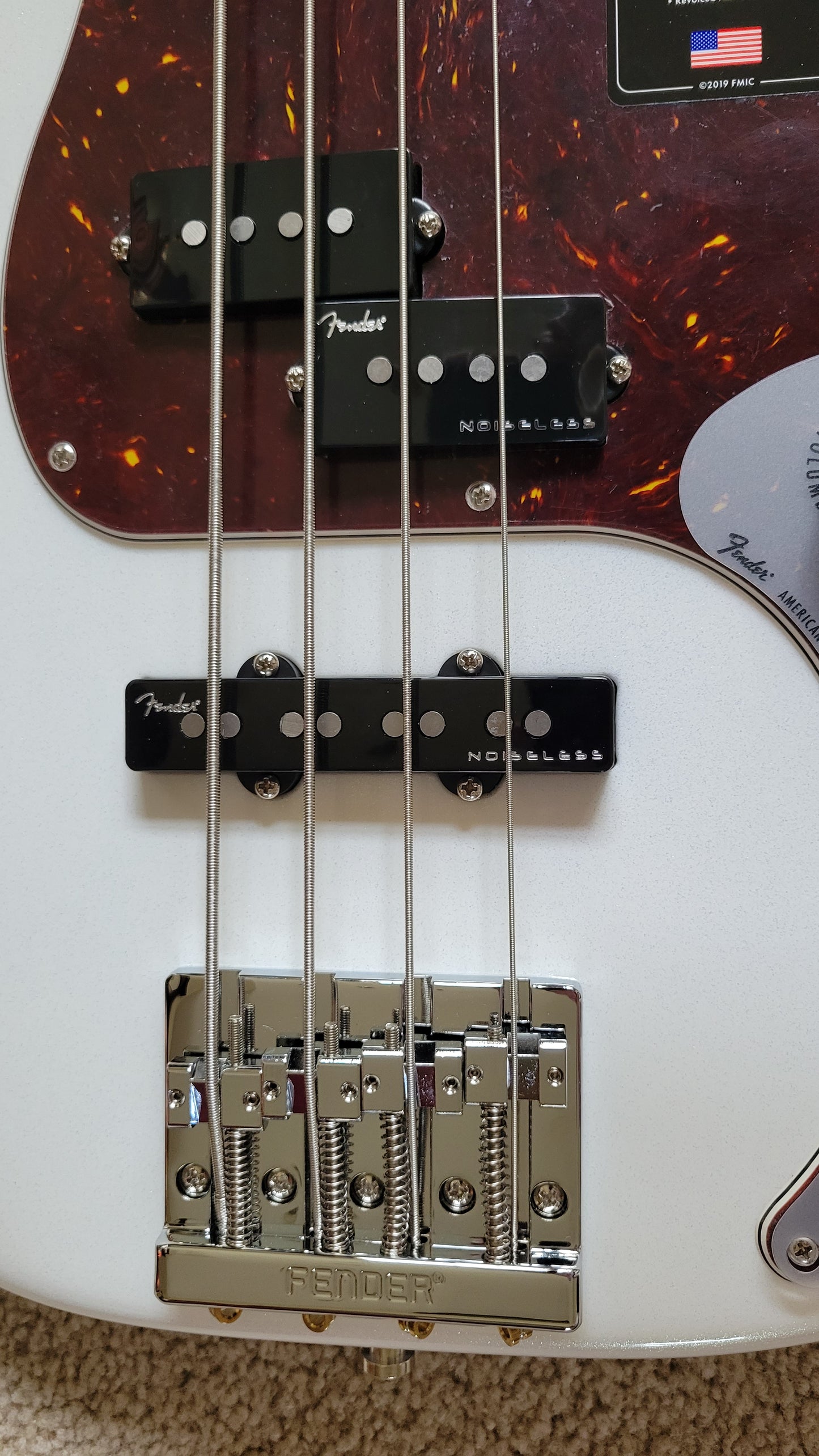 Fender American Ultra Precision Bass Guitar, Arctic Pearl, Premium Molded Hard Shell Case